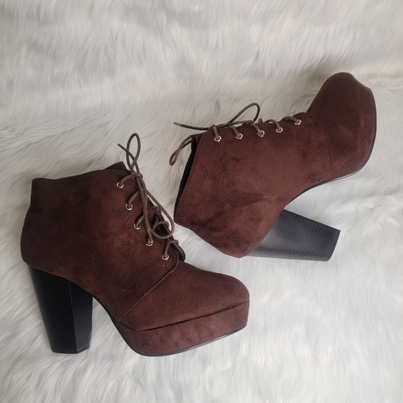 Suede ankle boots chunky high heel and laces. - Picture 5 of 12